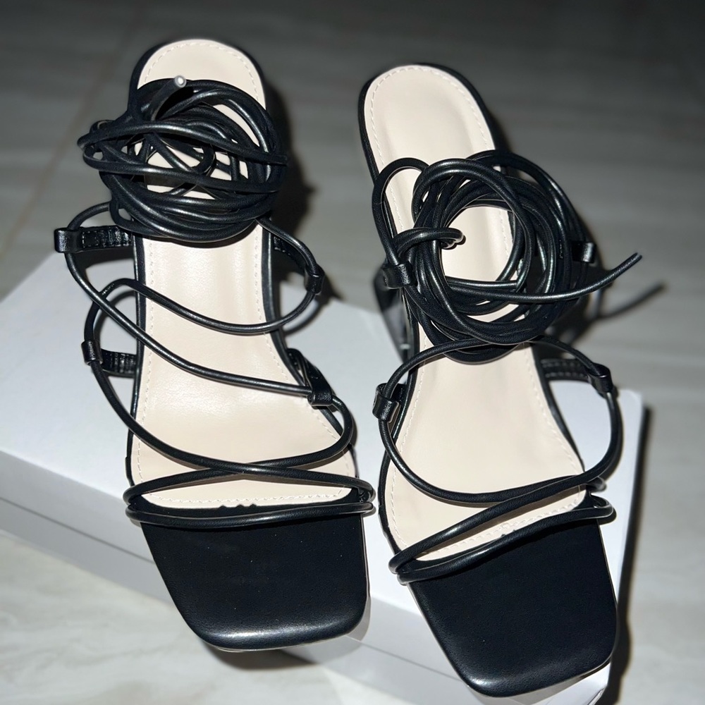 Women's laced up low heels